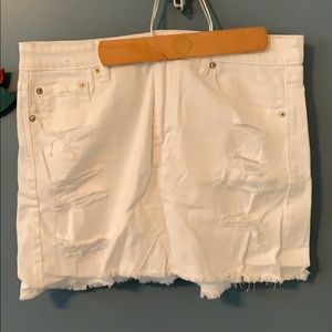 American Eagle white distressed skirt